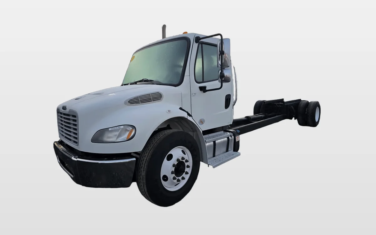 2017 Freightliner M2 106 - image 1