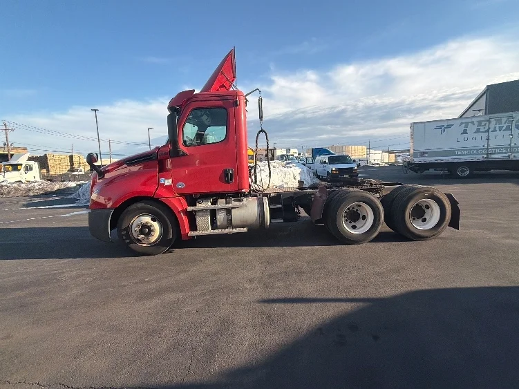 2019 Freightliner Cascadia in Cranbury, NJ — photo 4