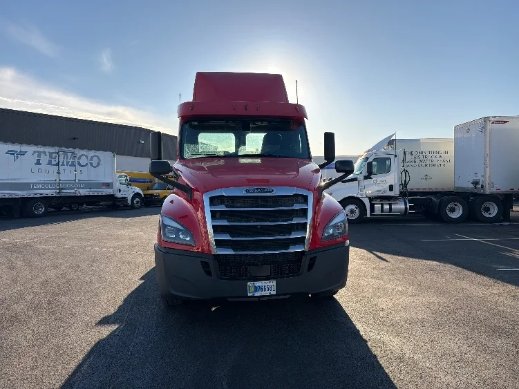 2019 Freightliner Cascadia in Cranbury, NJ — photo 2