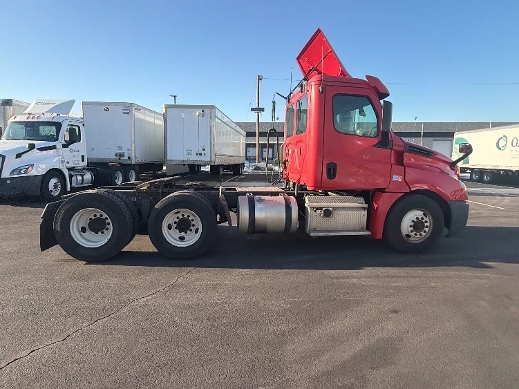 2019 Freightliner Cascadia in Cranbury, NJ — photo 8