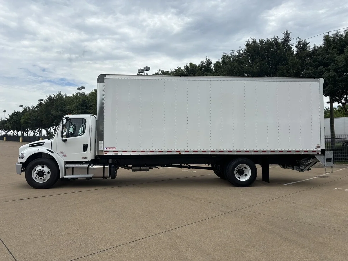2027 Freightliner M2 106 — photo 2