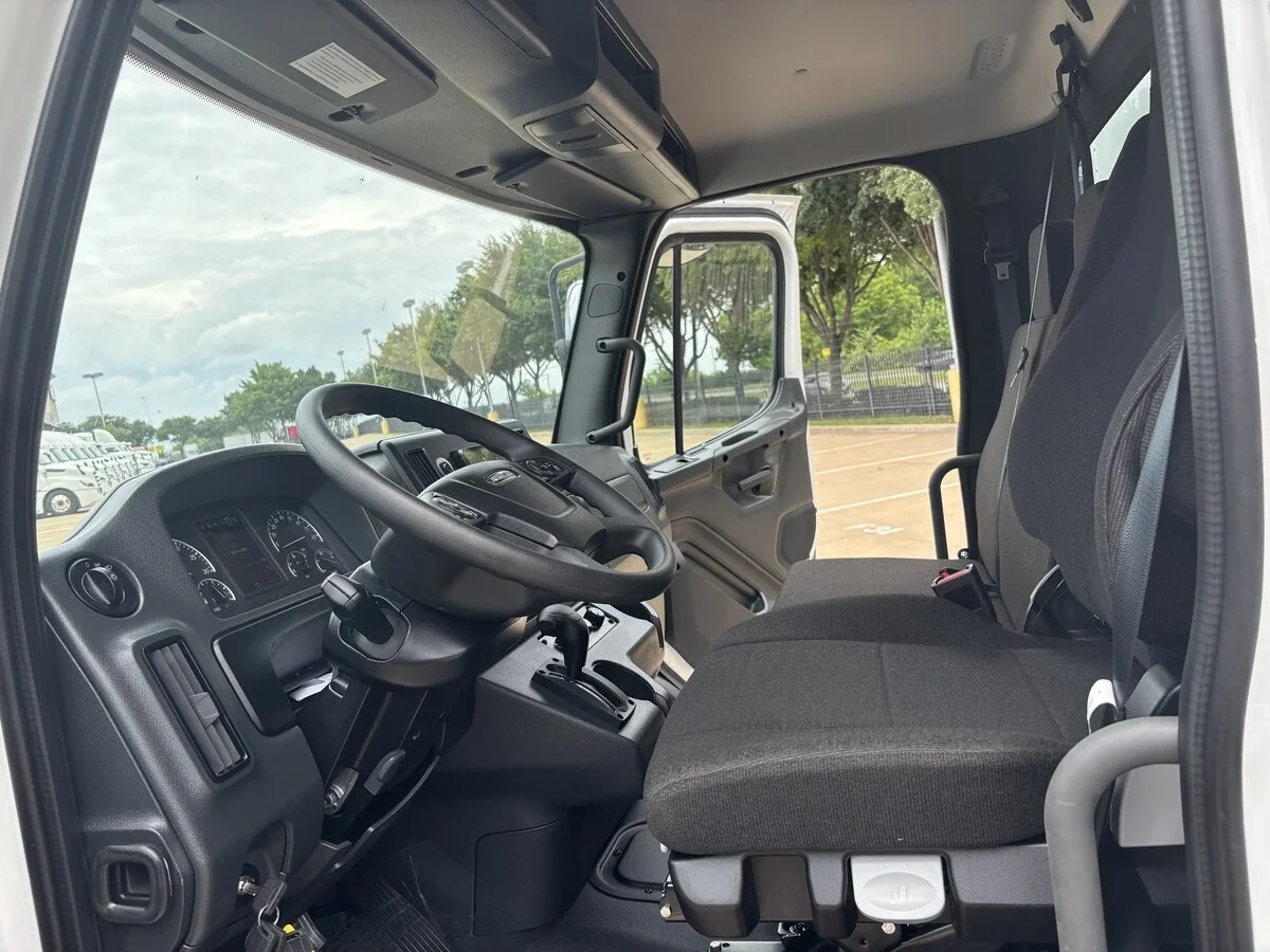 2027 Freightliner M2 106 — photo 10