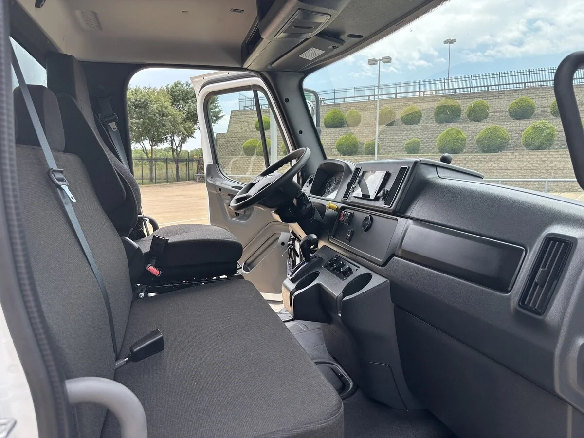 2027 Freightliner M2 106 — photo 13