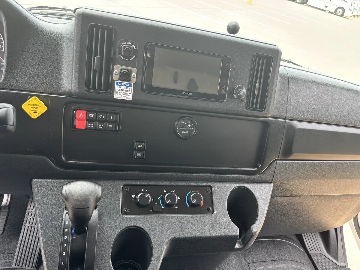 2027 Freightliner M2 106 — photo 12