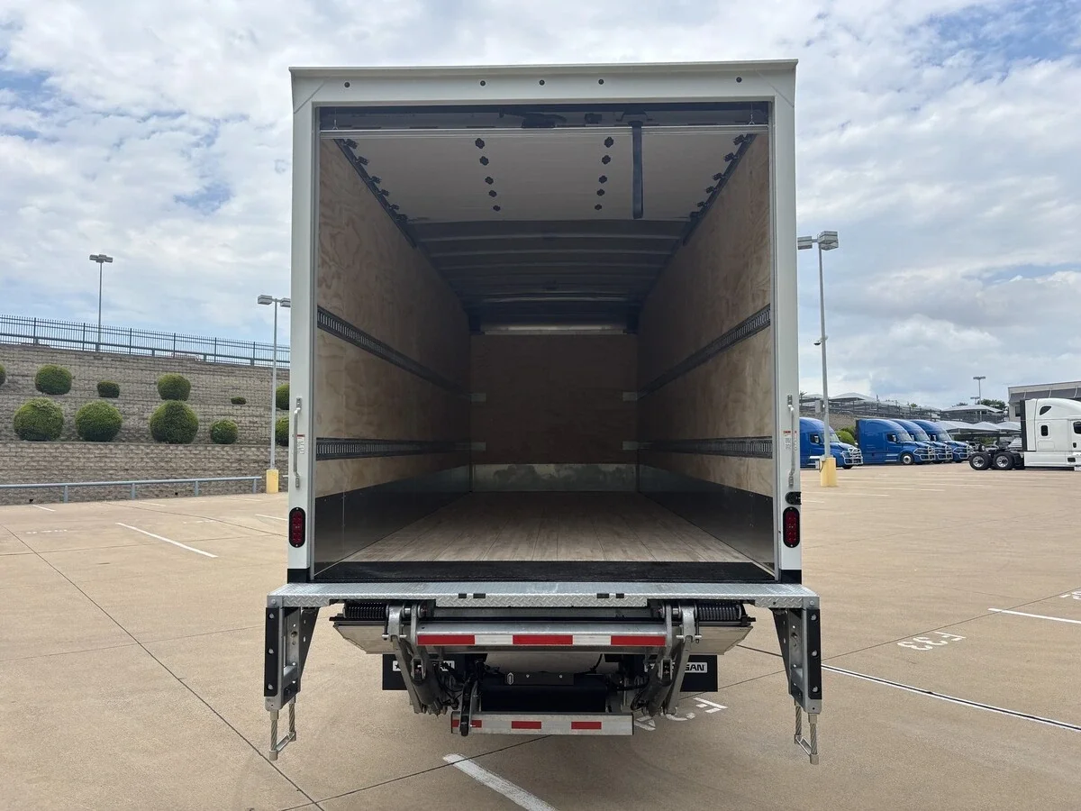 2027 Freightliner M2 106 — photo 9
