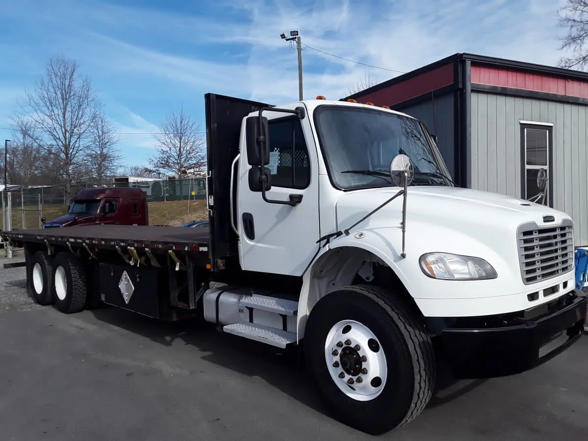 2018 Freightliner M2 106 - image 3