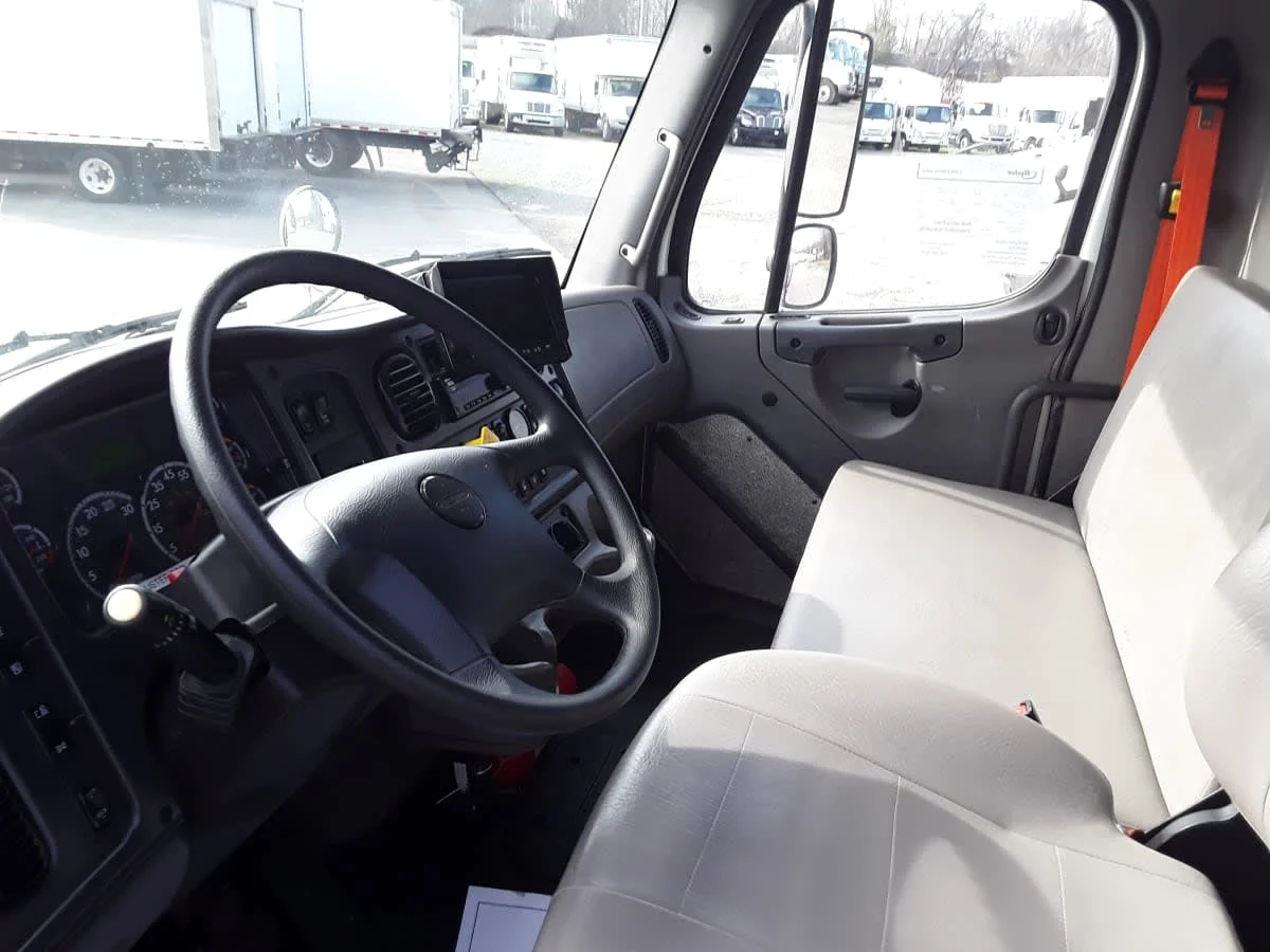 2018 Freightliner M2 106 - image 7