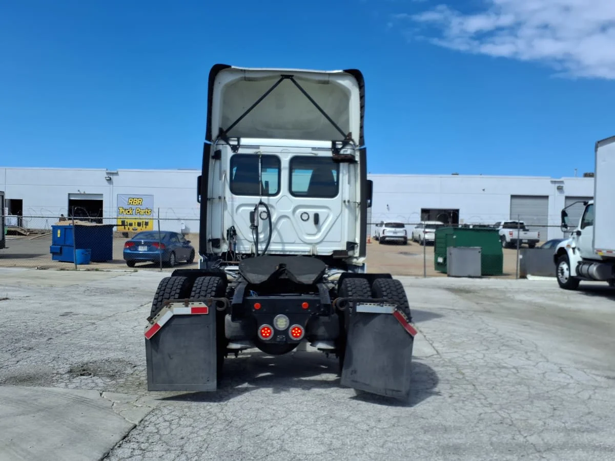 2019 Freightliner Cascadia in Fort Worth, TX — photo 5