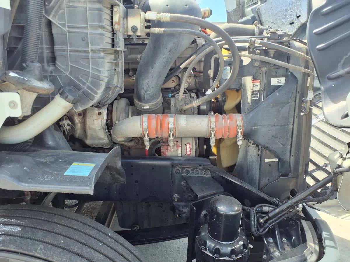 2019 Freightliner Cascadia - image 9