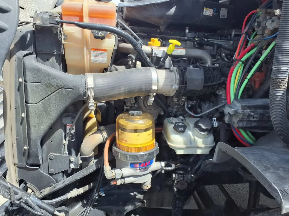 2019 Freightliner Cascadia - image 8