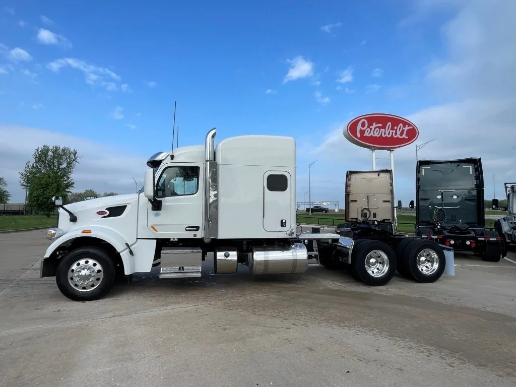 2022 Peterbilt 567 - image 2