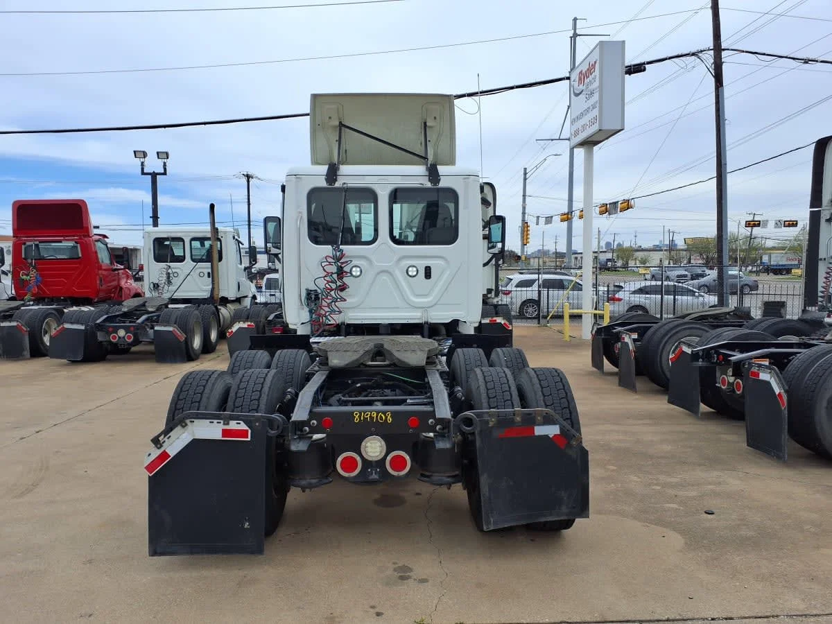 2019 Freightliner Cascadia - image 5