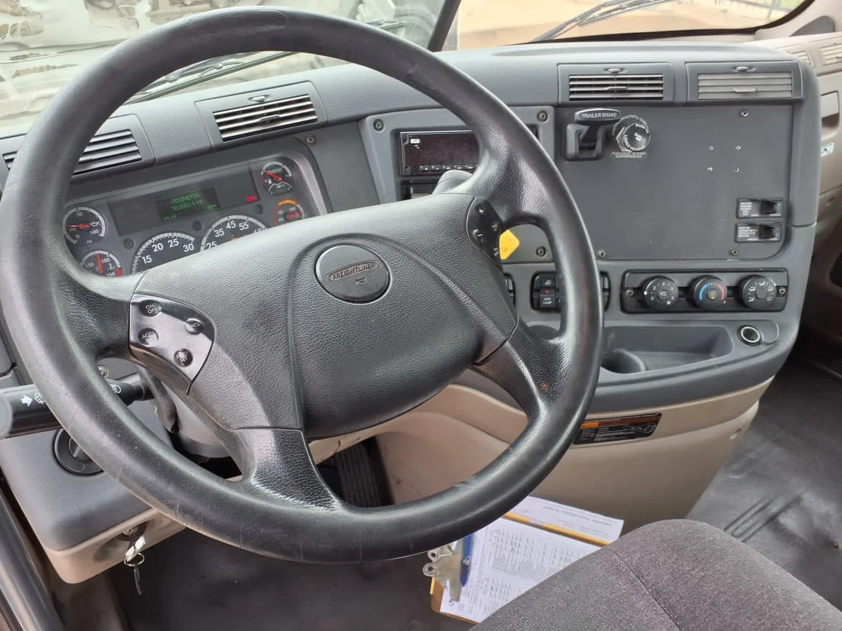 2019 Freightliner Cascadia - image 7