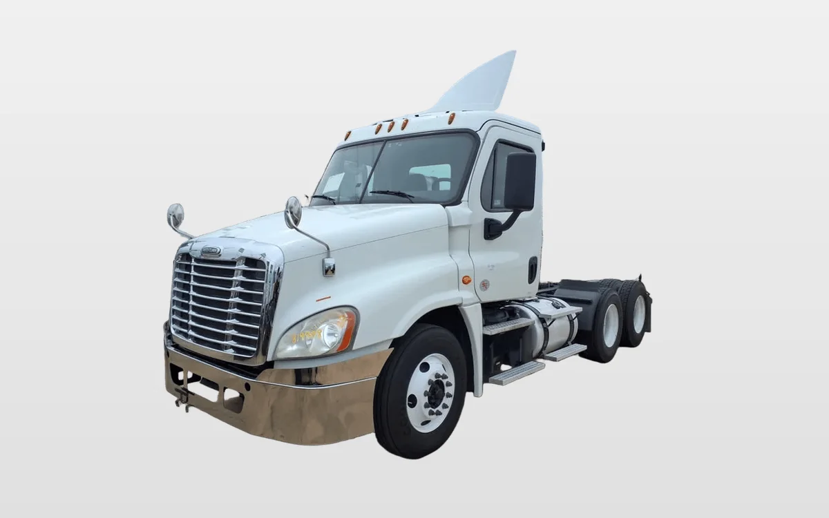 2019 Freightliner Cascadia - image 1