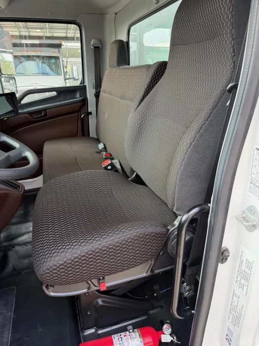 2026 Hino L6 - image 11