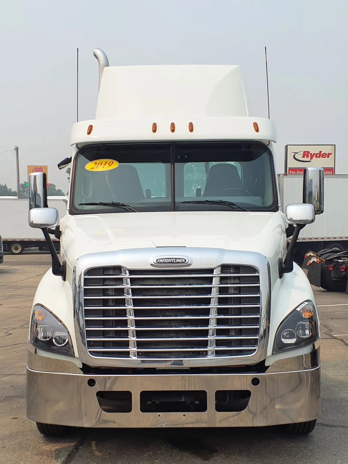 2019 Freightliner Cascadia in Oak Creek, WI — photo 2