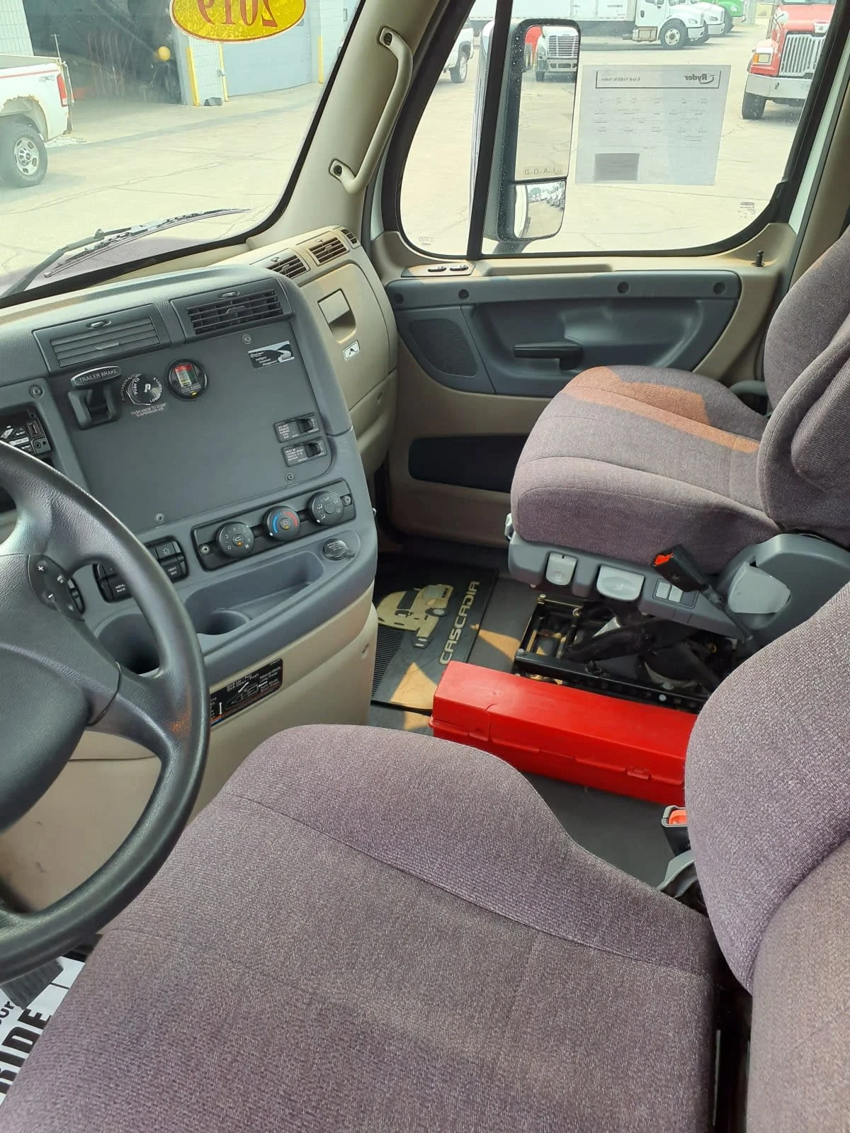 2019 Freightliner Cascadia in Oak Creek, WI — photo 7