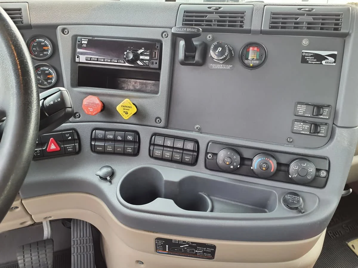 2019 Freightliner Cascadia in Oak Creek, WI — photo 10