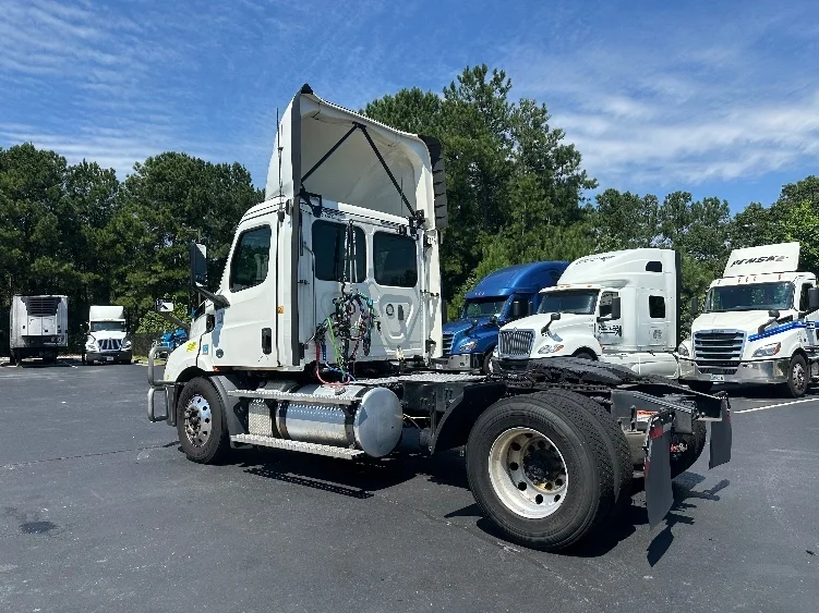 2020 Freightliner Cascadia in Lithia Springs, GA — photo 5