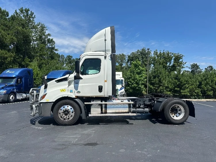 2020 Freightliner Cascadia in Lithia Springs, GA — photo 4