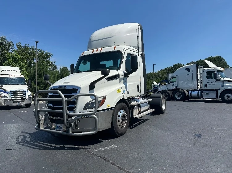 2020 Freightliner Cascadia in Lithia Springs, GA — photo 3