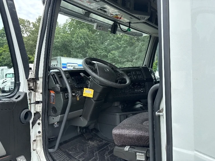 2024 Volvo VNL 860 in Greensboro, NC — photo 9