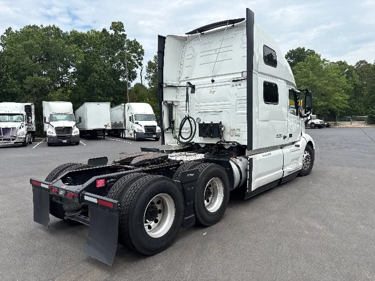 2024 Volvo VNL 860 in Greensboro, NC — photo 7