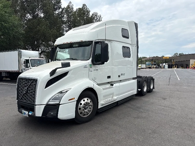 2024 Volvo VNL 860 in Greensboro, NC — photo 3