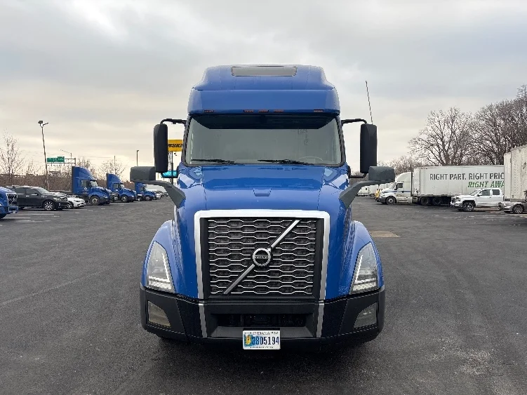 2020 Volvo VNL 760 - image 2