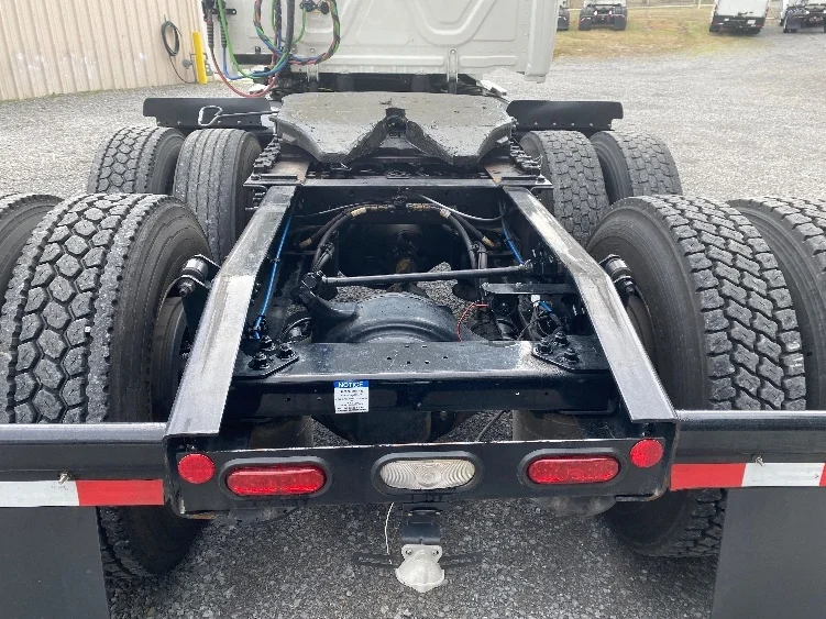 2022 Freightliner Cascadia - image 6