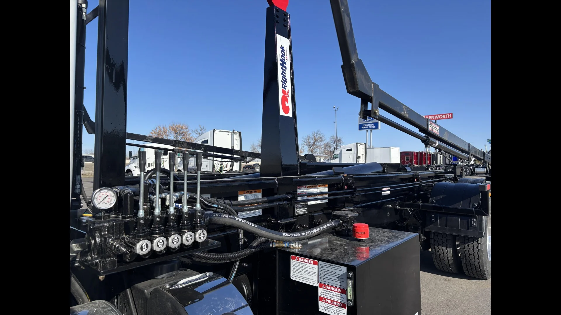 2026 Kenworth T880 - image 10