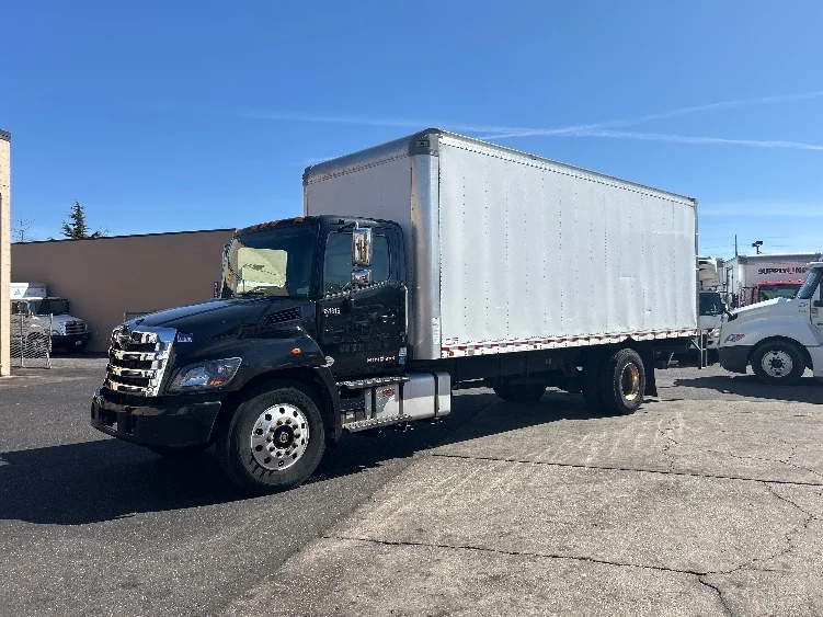 2020 Hino 338 - image 3