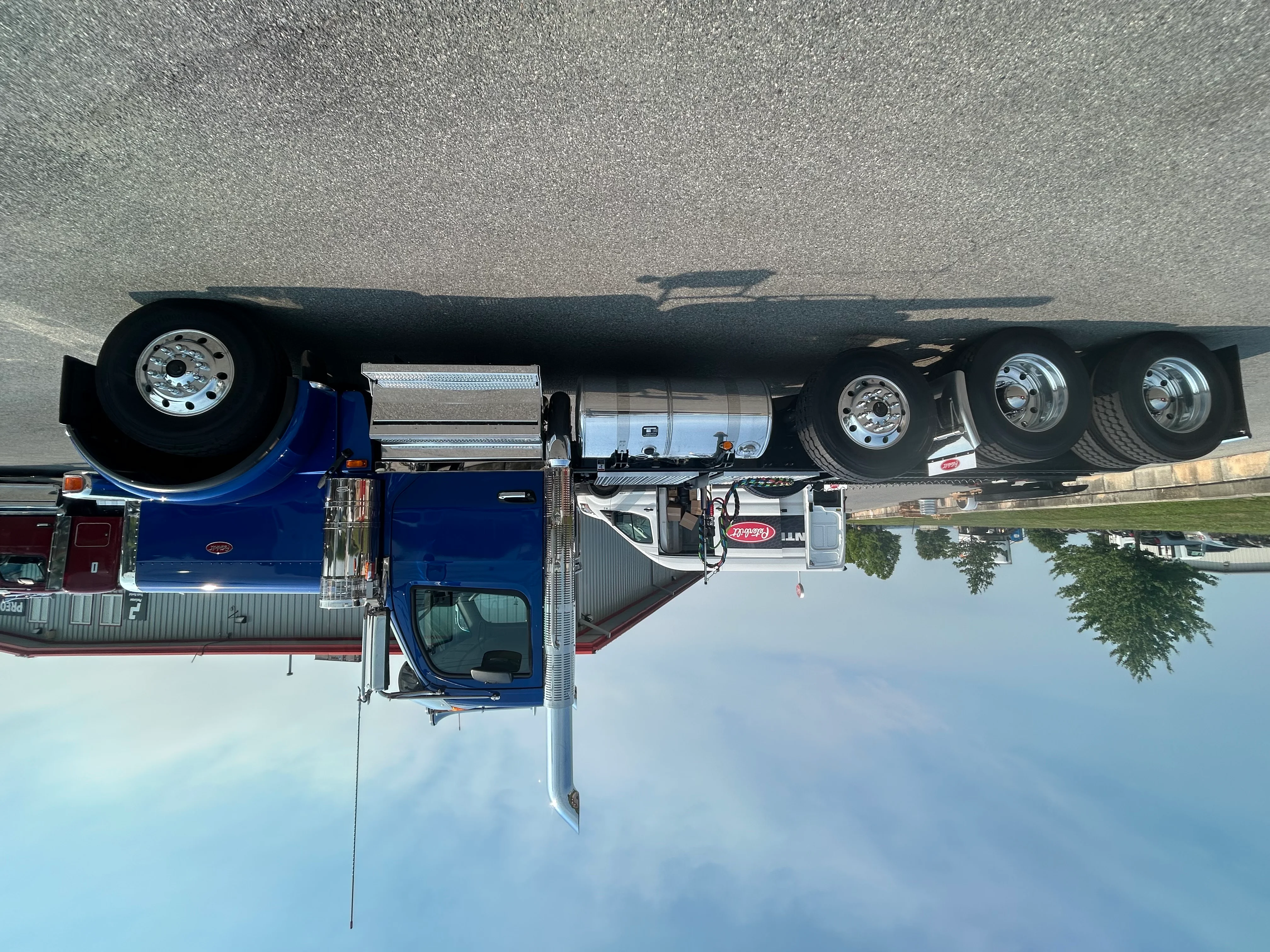 2027 Peterbilt 589 in Allentown, PA — photo 4