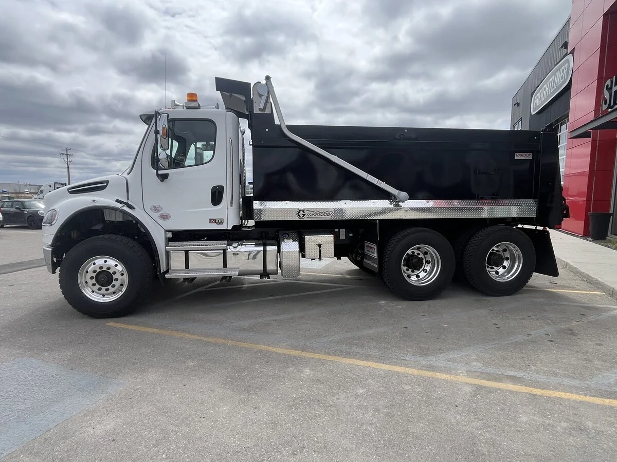 2027 Freightliner M2 106 — photo 2