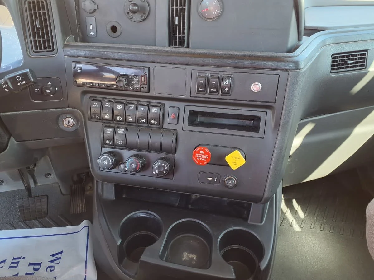 2020 International LT in Greenville, SC — photo 11