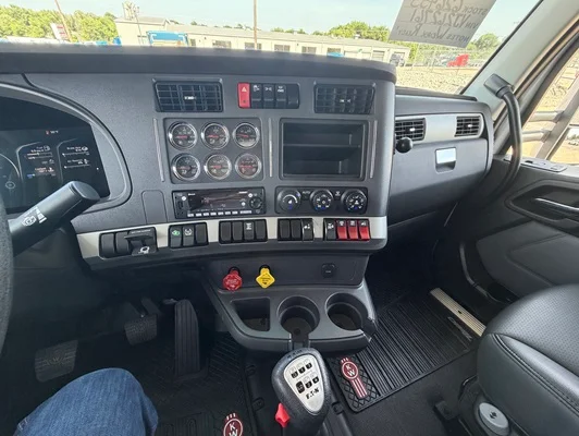 2027 Kenworth T880 in Tulsa, OK — photo 12