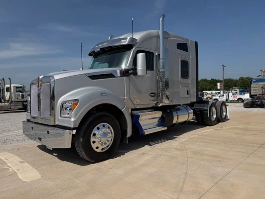 2027 Kenworth T880 in Tulsa, OK — photo 2