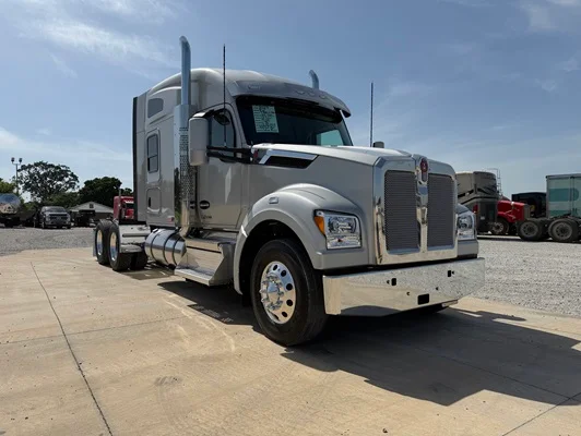 2027 Kenworth T880 in Tulsa, OK