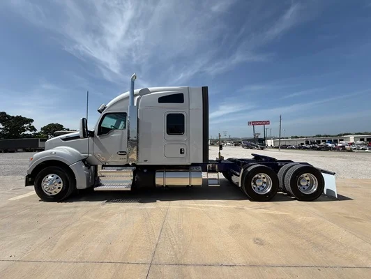 2027 Kenworth T880 in Tulsa, OK — photo 10