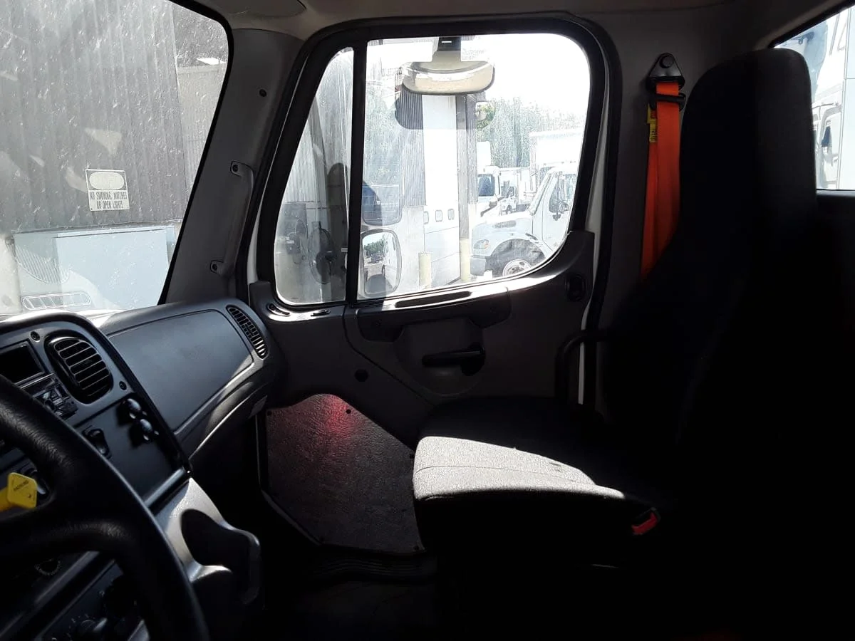 2020 Freightliner M2 106 in Kansas City, MO — photo 7