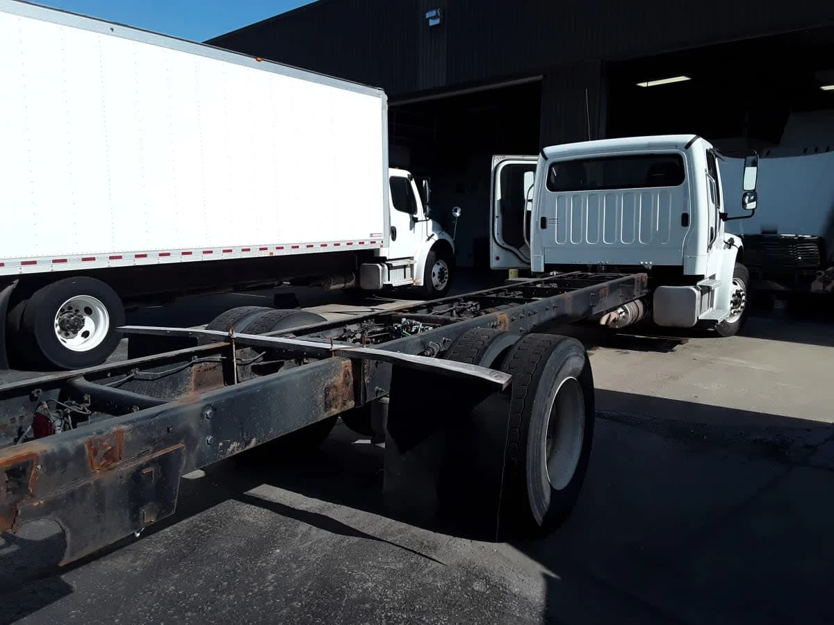 2020 Freightliner M2 106 in Kansas City, MO — photo 4