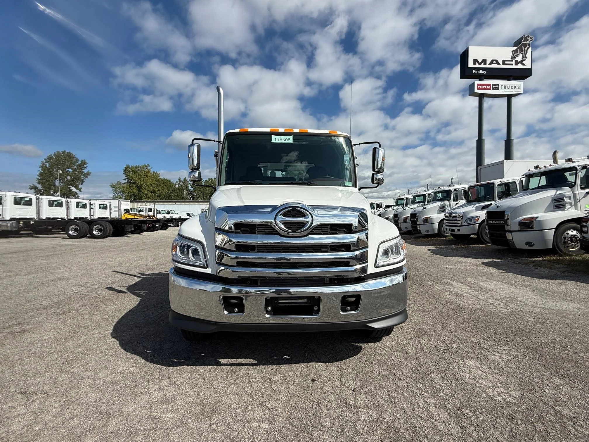 2025 Hino L7 in Findlay, OH — photo 2
