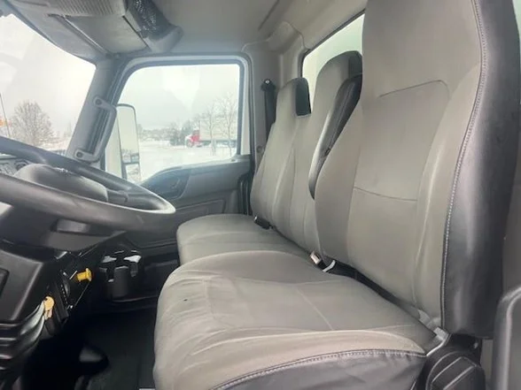 2020 International MV - image 3