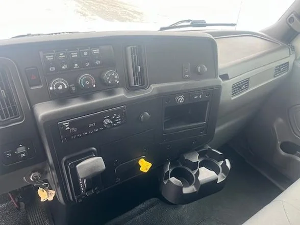 2020 International MV - image 4