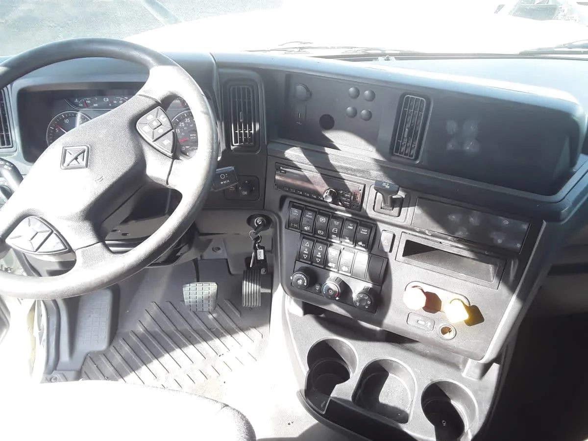 2020 International LT in Bolingbrook, IL — photo 7