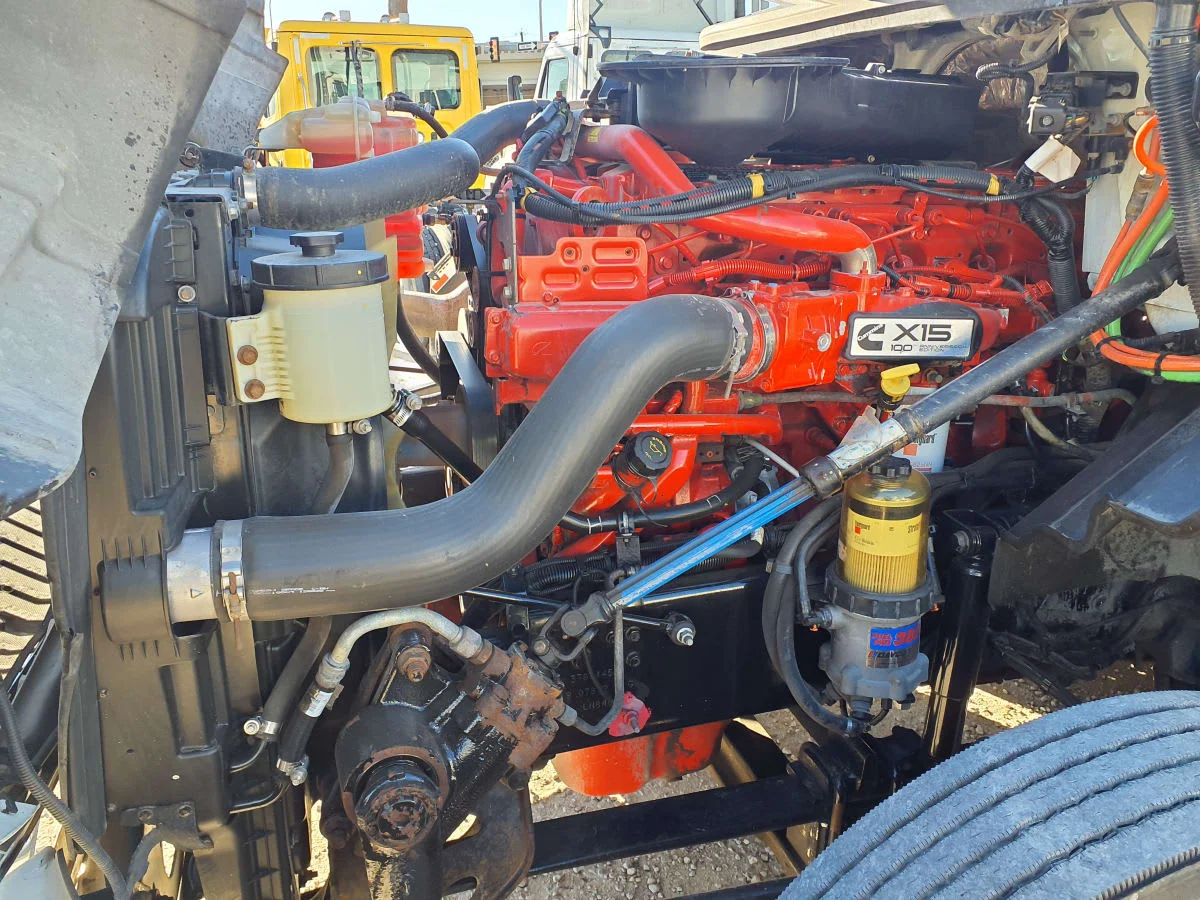 2020 International LT - image 9