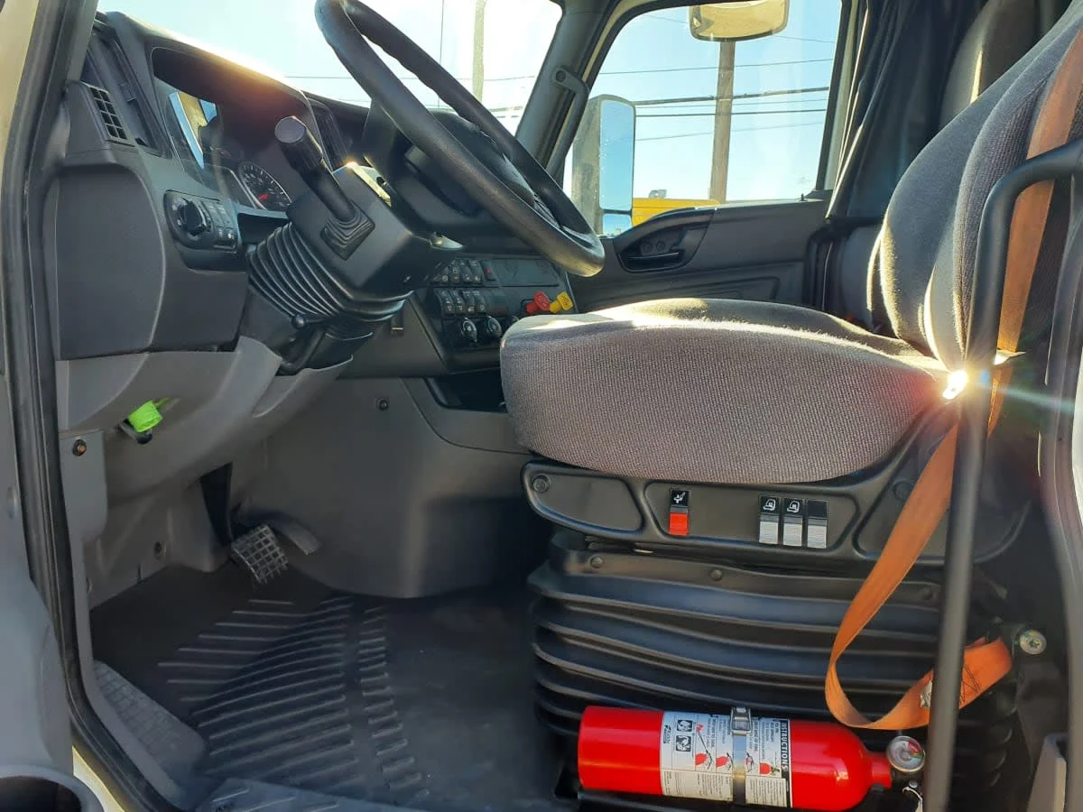 2020 International LT - image 12