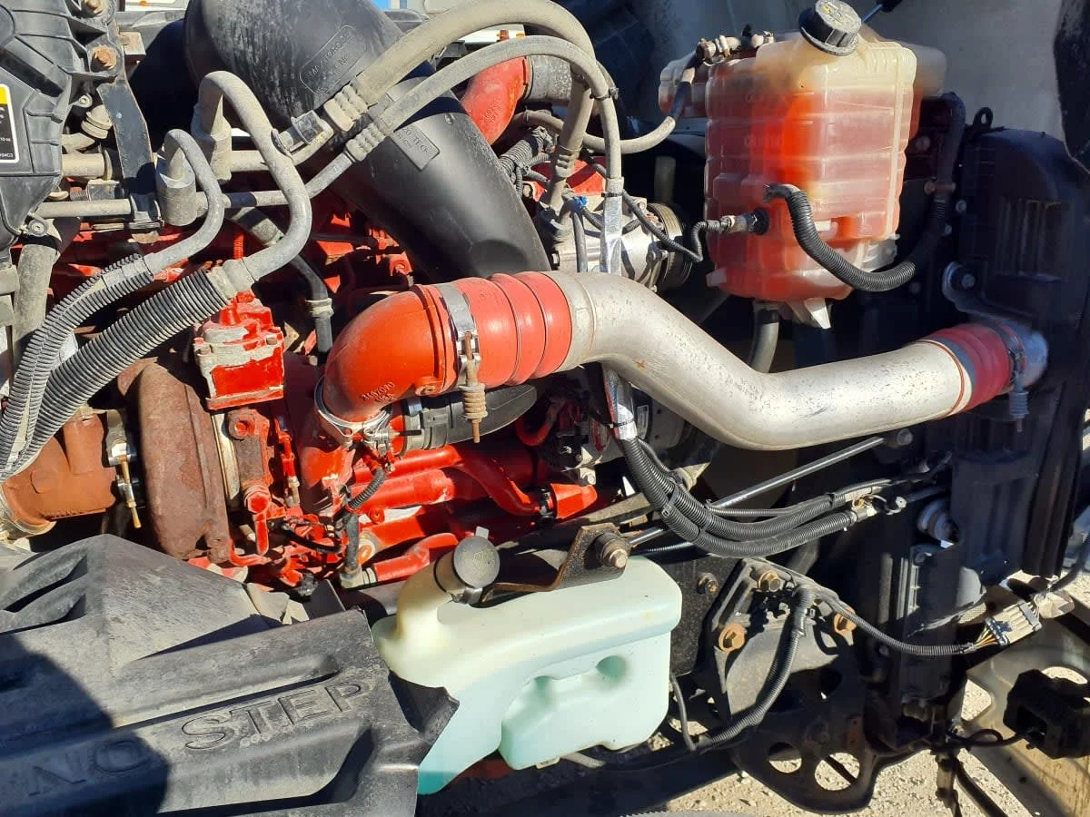 2020 International LT - image 11