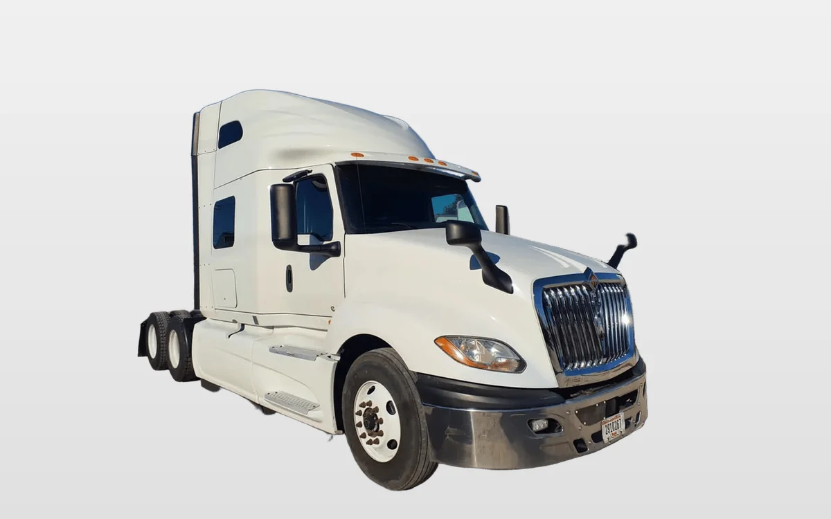 2020 International LT - image 1