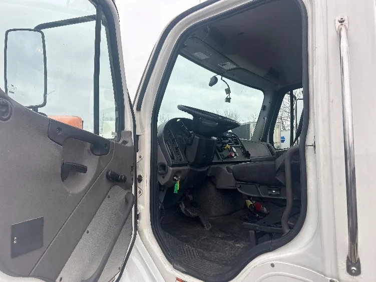 2020 Freightliner M2 112 - image 9